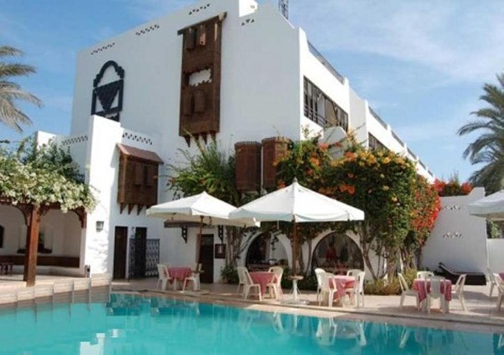 Six Corners Resort 1