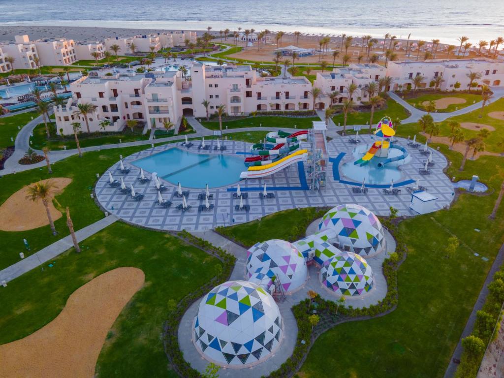 منتجع ساتايا مرسى علم: جنة لمحبي الشاطئ والمغامرين