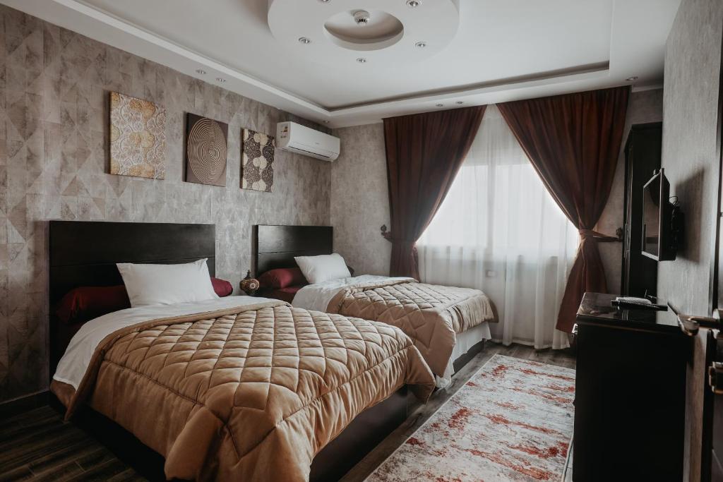 فندق بيراميدز بلانيت