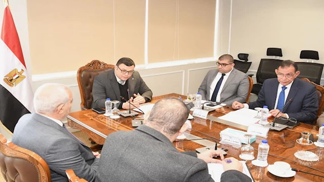 Minister of Housing Discusses Road Advertisement Development in New Cities with the National Company