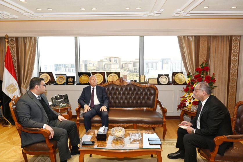 Minister of Housing Follows Up with Cairo Governor on Maspero, Azbakeya, and Fustat Gardens Projects