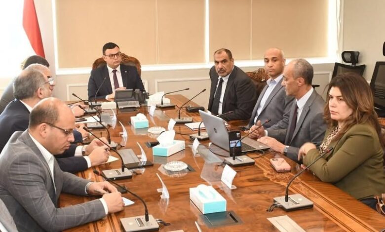Minister of Housing Meets with Representatives of Crystal Lagoons lakes