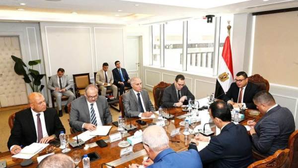 Minister of Housing Holds Meeting with Deputies and Assistants of the New Urban Communities Authority