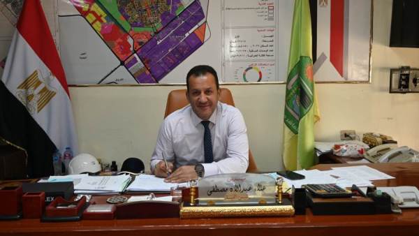 Head of the 10th of Ramadan City Authority Follows Up on Execution Progress of Diarna Middle-Income Housing Project in Neighborhood 52