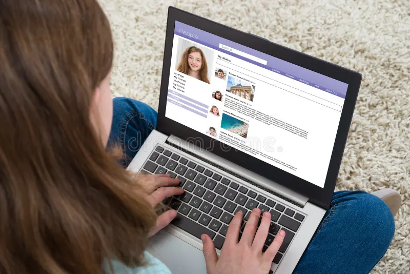 إعلانات Facebook التي تولد عملاء محتملين ودخلًا للوسطاء