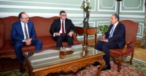 Foreign Minister Receives Minister of Housing to Coordinate Support for Ties with Africa
