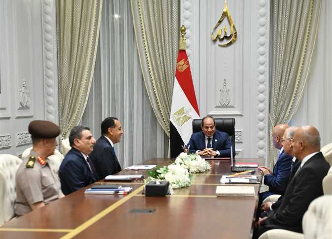 El-Sisi Directs Establishment of New Factories, Continued Development of Ports, and Road Maintenance