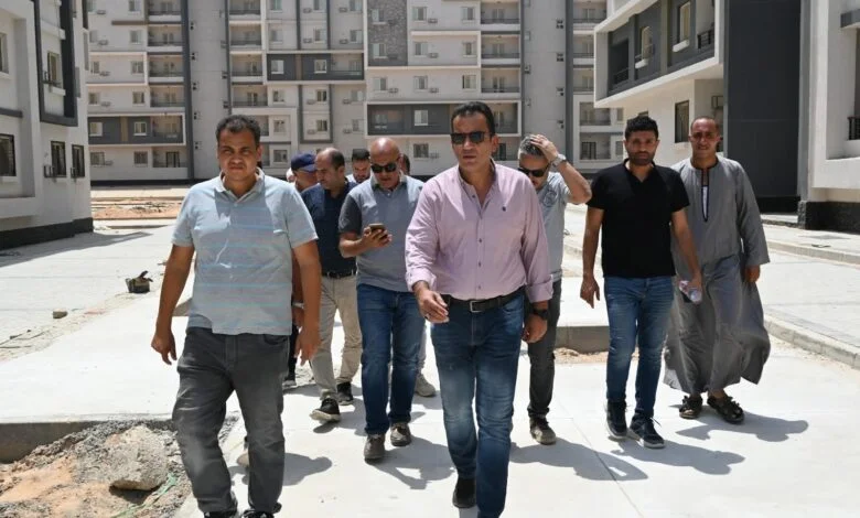 Head of the 10th of Ramadan City Authority Inspects Middle-Income and Green Housing Projects, Emphasizes Commitment to Timelines