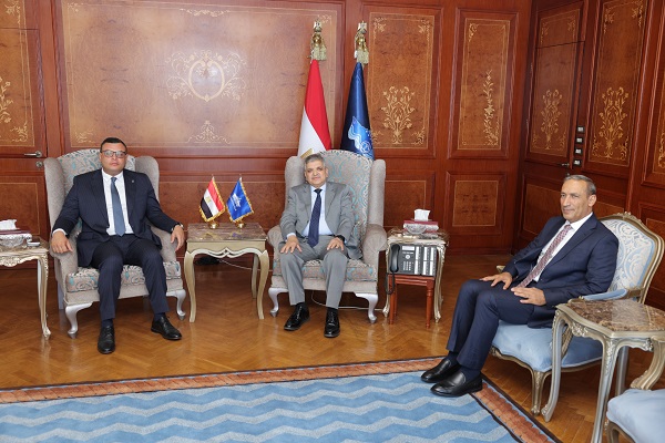 Admiral Osama Rabie and the Minister of Housing Discuss the Possibility of Establishing Water Desalination Plants in Canal Cities