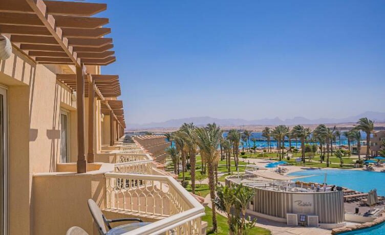 سهل حشيش مقابل الغردقة