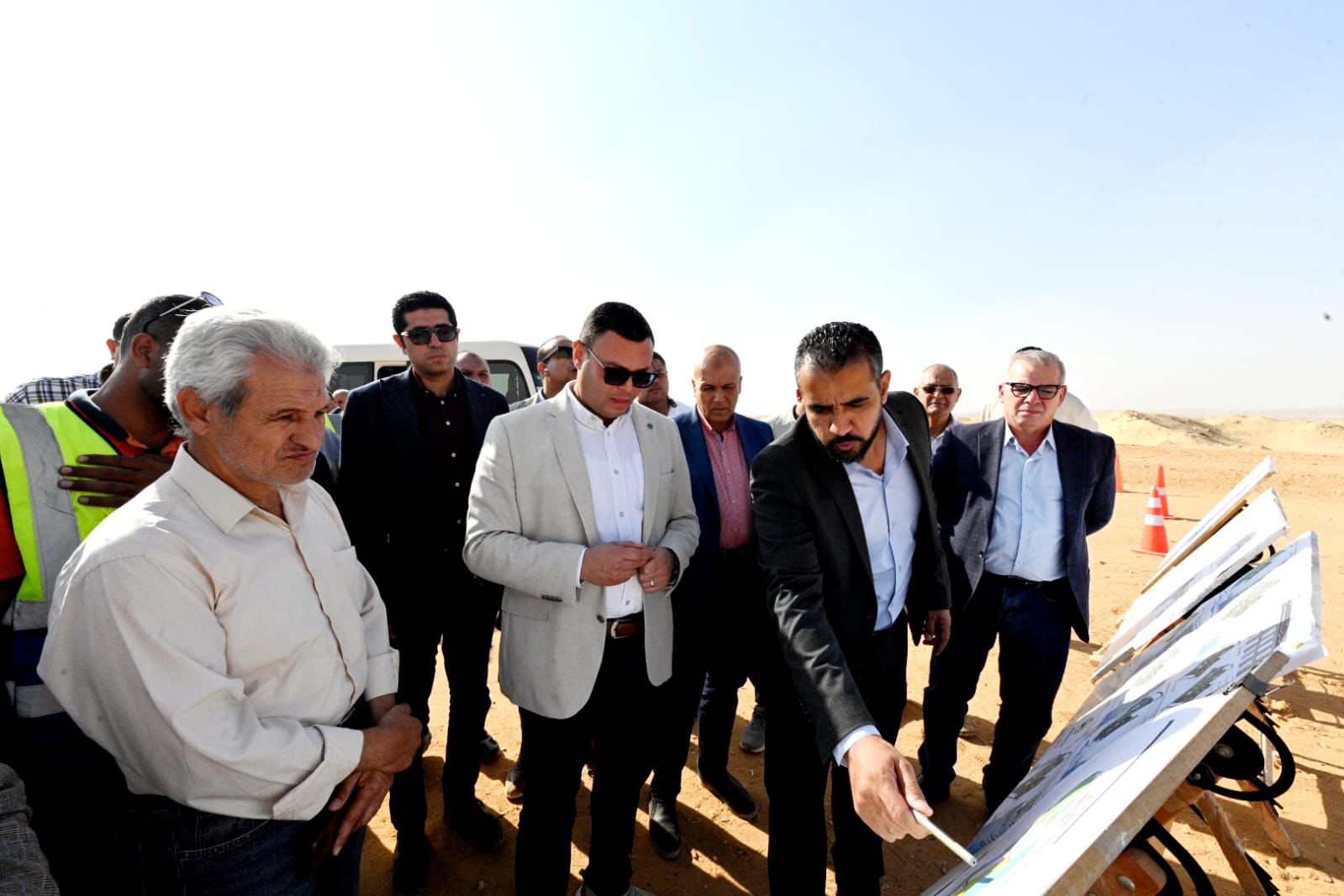 Minister of Housing Inspects Roads and Utilities in the Al-Amal Area of New Obour City