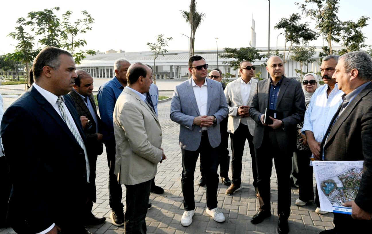Housing Minister Conducts Extensive Tour of Hadaiq Tasalat Al Fustat Project in Cairo