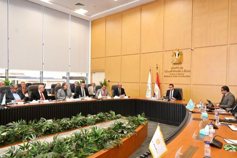 Minister of Housing Holds Meeting with the Chairman of the Holding Company for Water and Heads of Subsidiary Companies