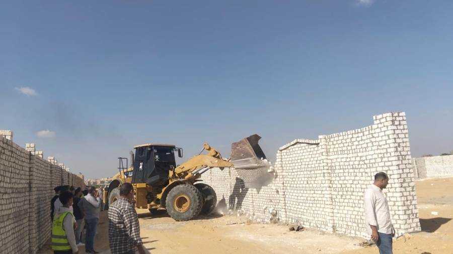 Removal of 5 Illegal Buildings Inside Ahmed Orabi Association in New Obour During a Large-Scale Campaign
