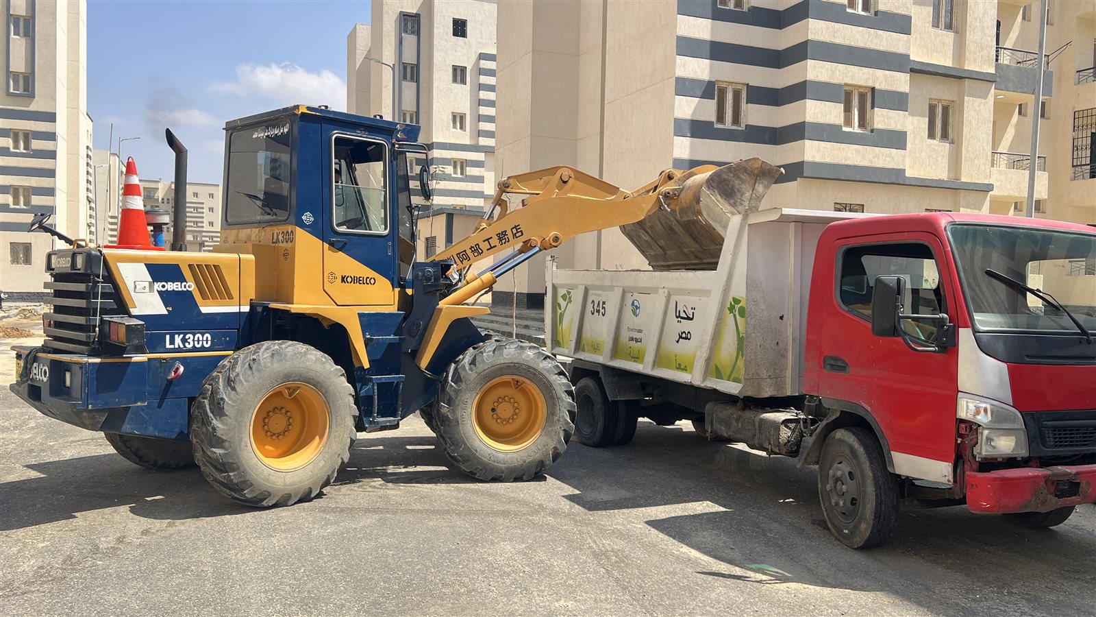 “Hadayek El Ashar” Continues Campaigns to Remove Informal Structures and Enhance Neighborhoods Ahead of Road Openings