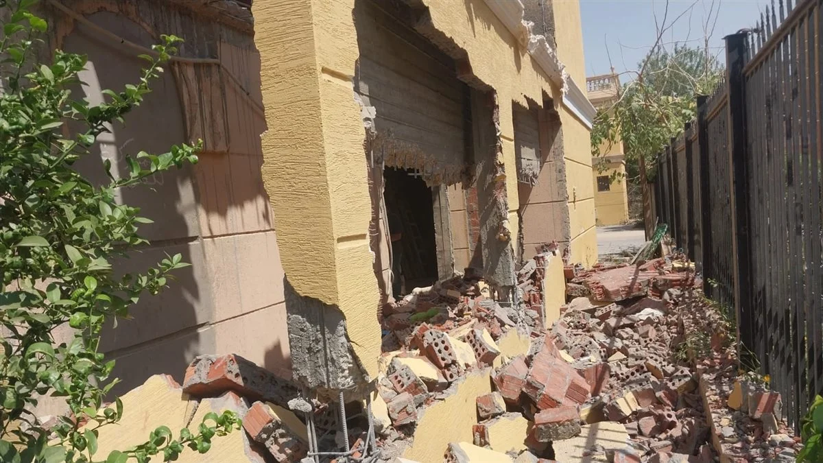 Intensive Campaigns in New Beni Suef City to Remove Building Violations and Encroachments, with 17 Reports Issued Against Street Vendors