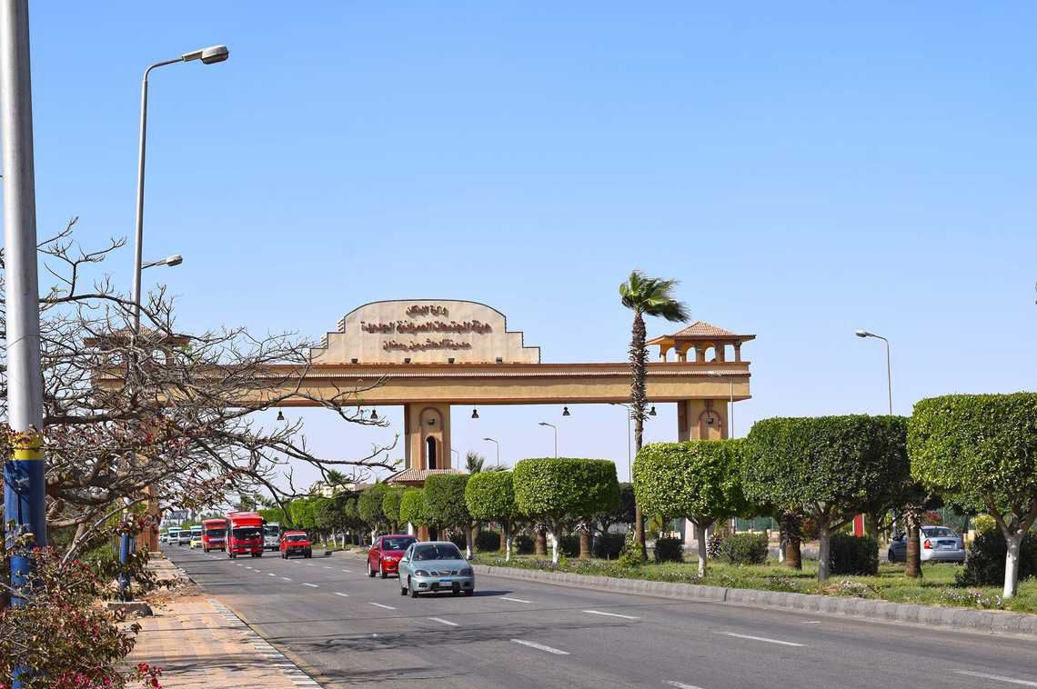 10th of Ramadan City Authority Launches Large-Scale Evening Campaign to Remove Encroachments from Roads and Squares