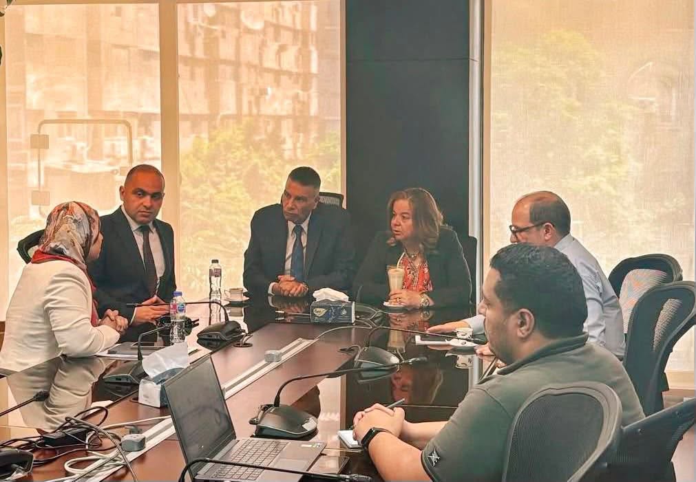 In Implementation of Housing Minister’s Directives: Mai Abdel Hamid Receives South Sinai Governor at Social Housing Fund Headquarters